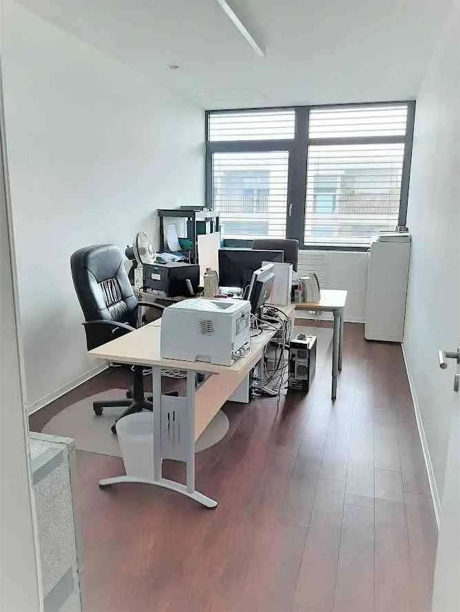 Local commercial spacieux et lumineux avec showroom