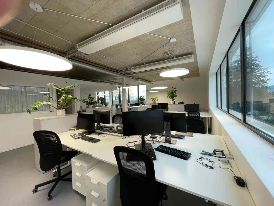 Equipped Workspace&Lab Sublet with Parking and Gym