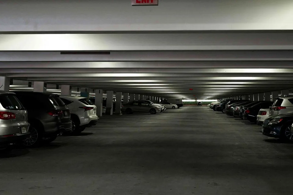 Place de parking privé couverte à louer à Gilly