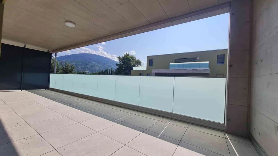 Lumineux appartement de 2.5 pièces avec terrasse