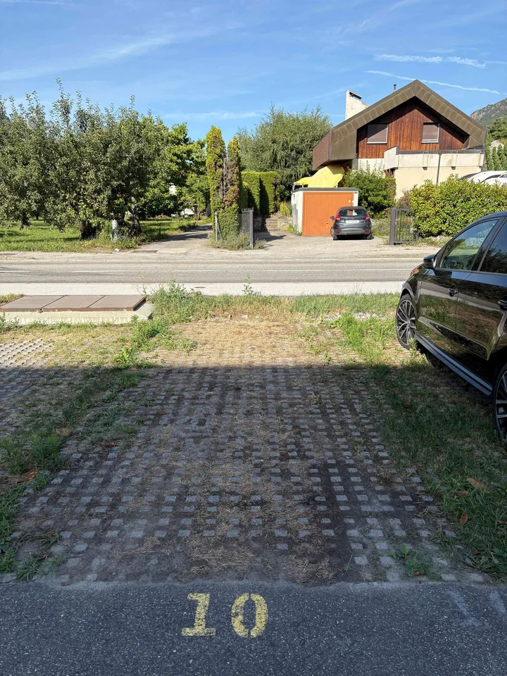 3977 Granges : place de parc à louer