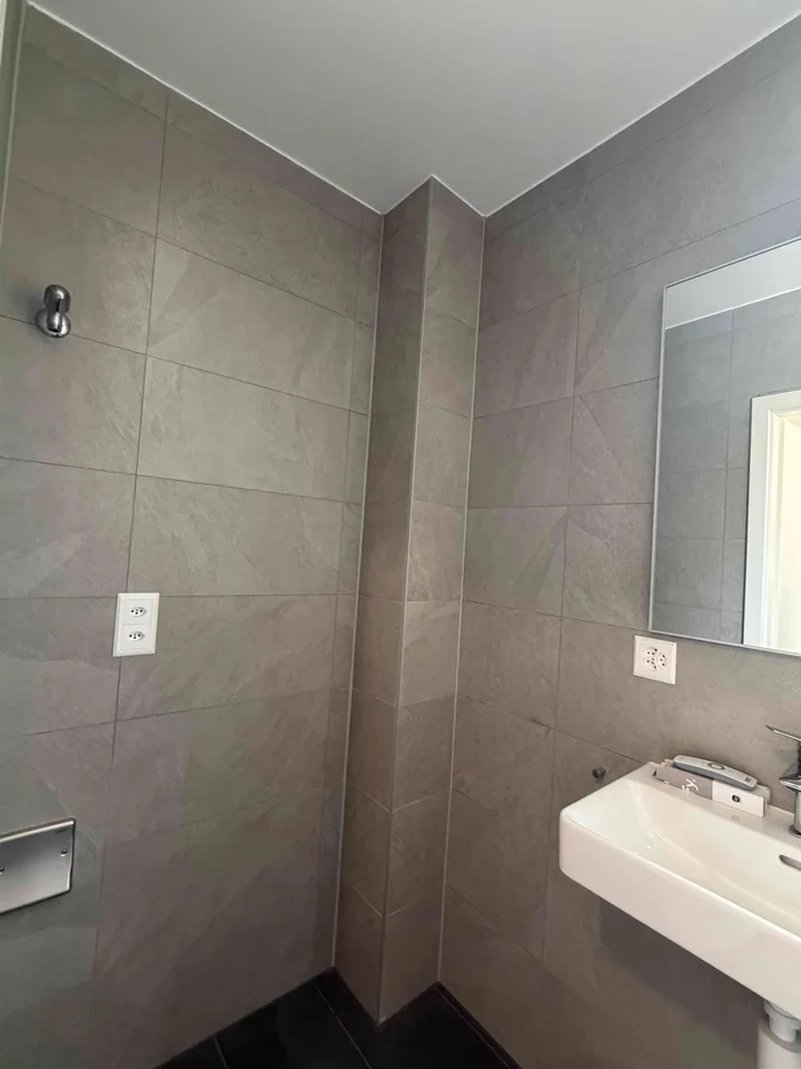 2.5 pièces neuf – 60 m² avec terrasse couverte et parking – Uvrier / S