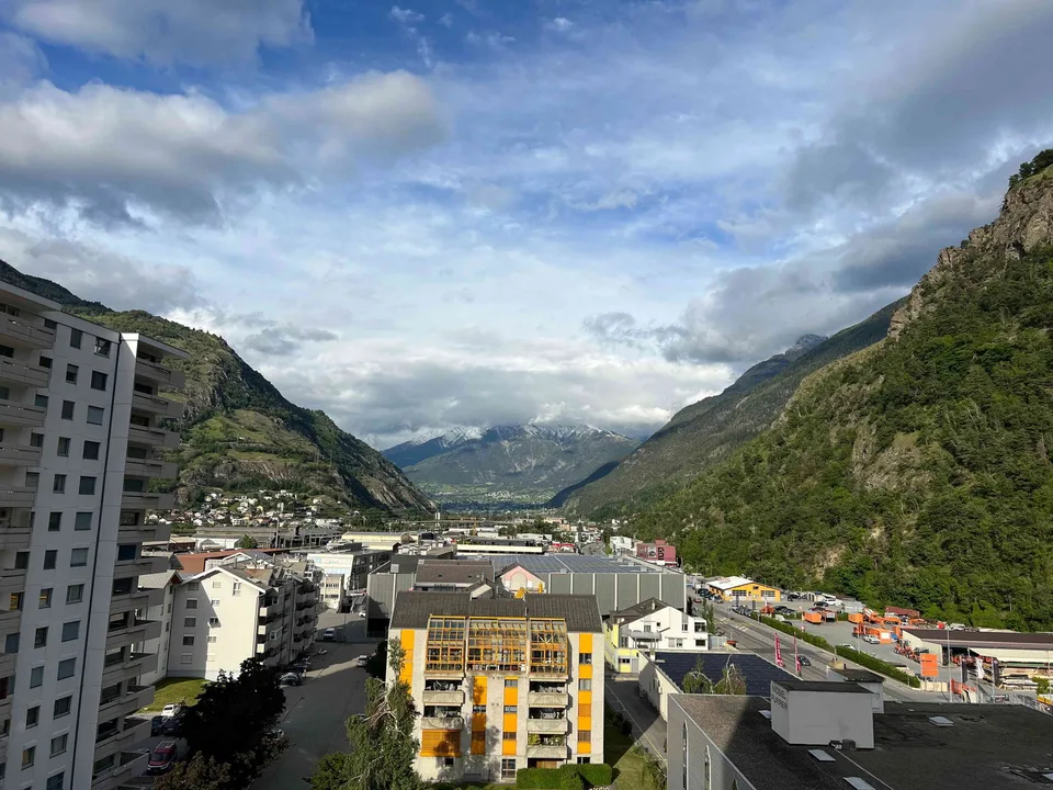 Möbliertes 1.5-Zimmer Studio mit Ausblick auf Alpen