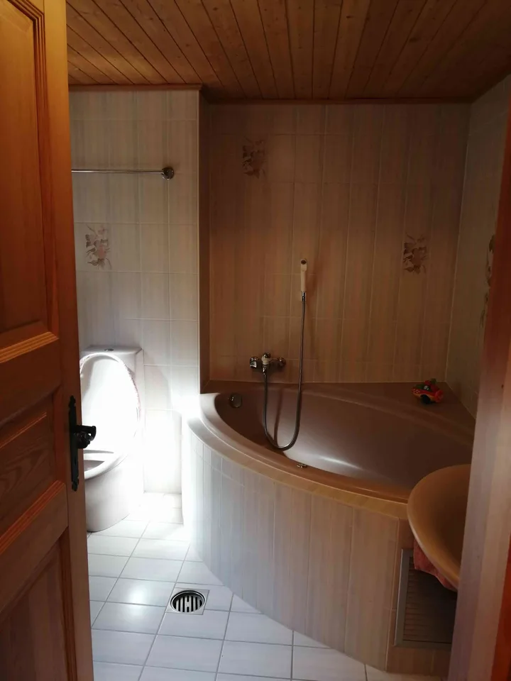 FOR RENT: Ski in - out chalet