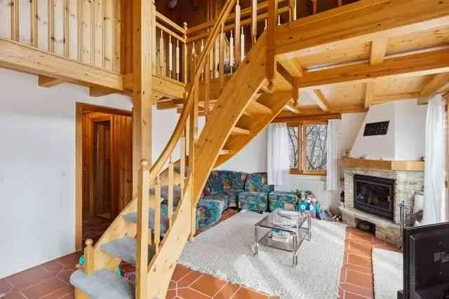 FOR RENT: Ski in - out chalet