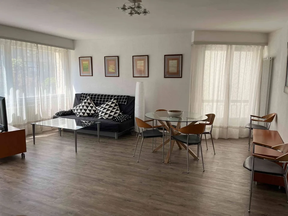 À louer grand 4.5 pièces meublé et rénové en plein centre-ville