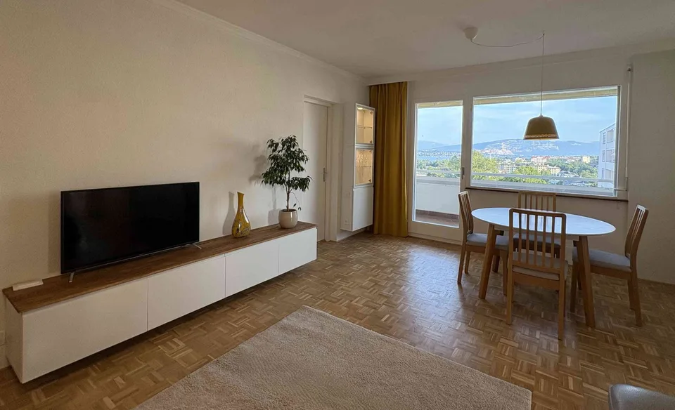 Appartement rénové avec vue sur le lac / Lake view refurbished apartm.