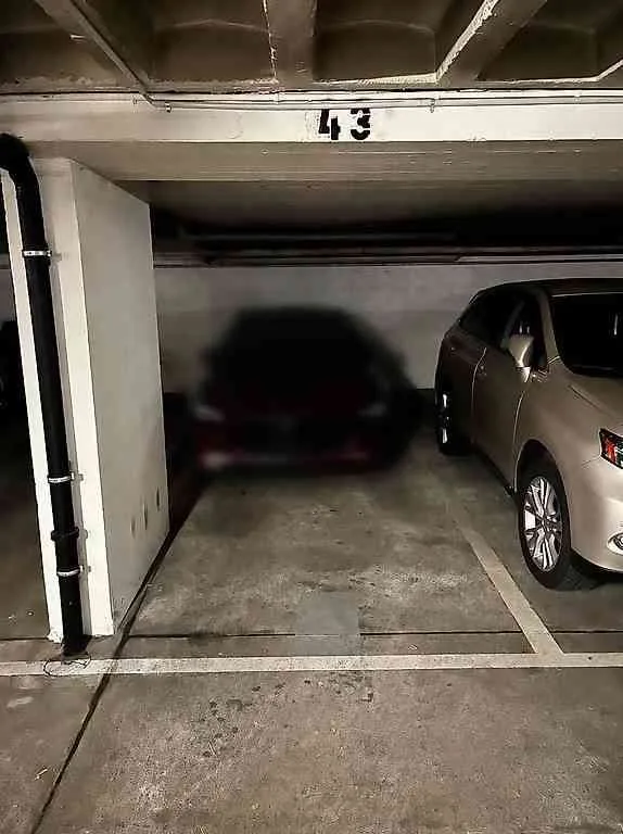 Place de parking intérieure à louer Route de Malagnou 40