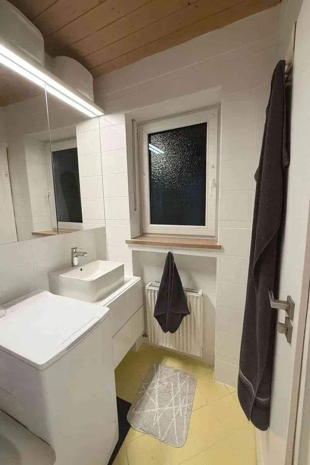 Appartement élégant et entièrement meublé, idéalement situé.