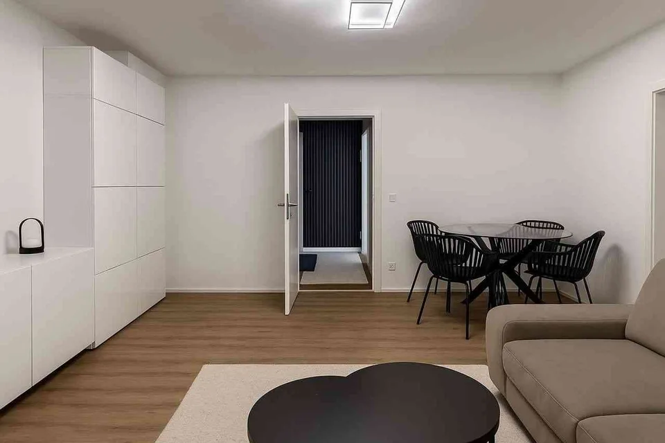 Appartement élégant et entièrement meublé, idéalement situé.