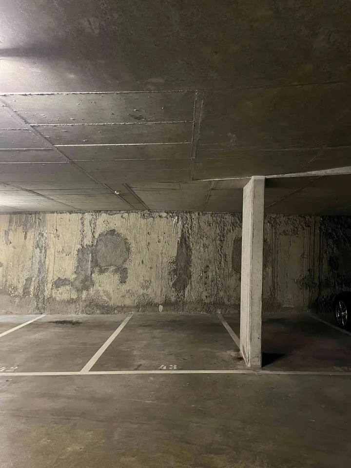 Place de parking souterraine à louer – Rue Le-Corbusier 40, Genève 120
