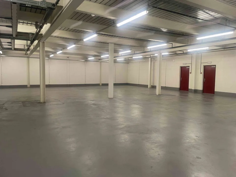 Dépot de 300m2