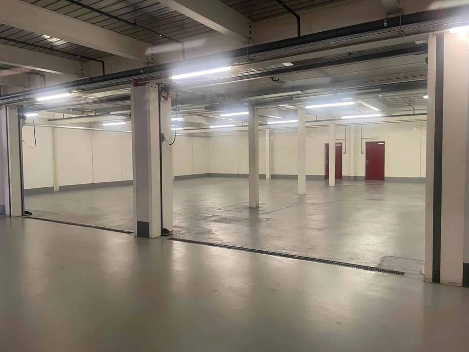 Dépot de 300m2