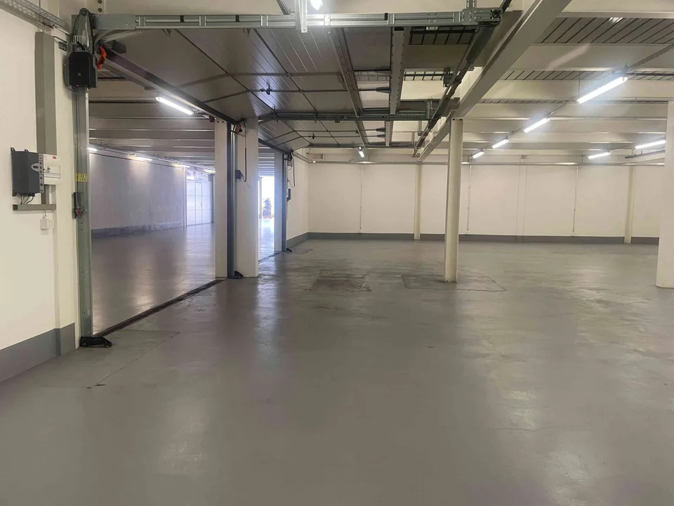 Dépot de 300m2
