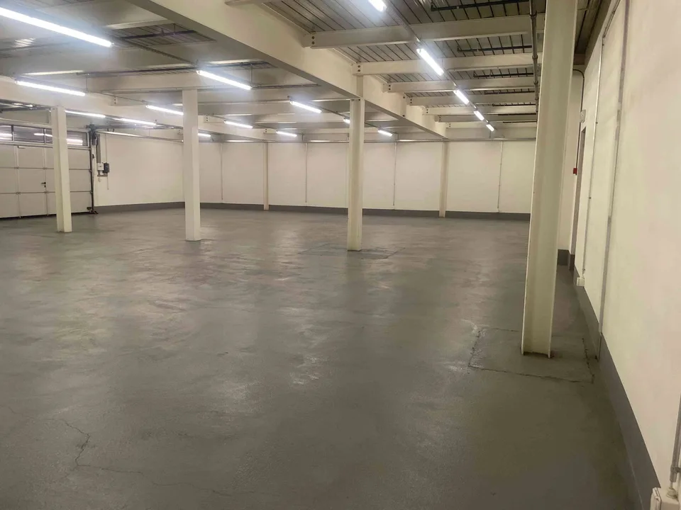 Dépot de 300m2
