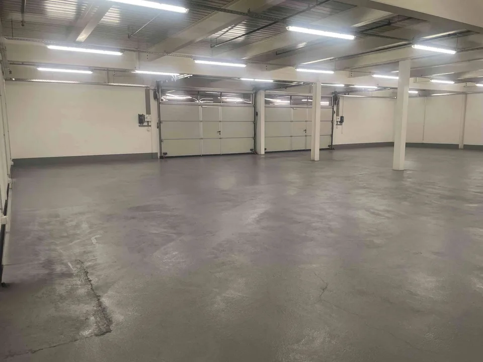 Dépot de 300m2