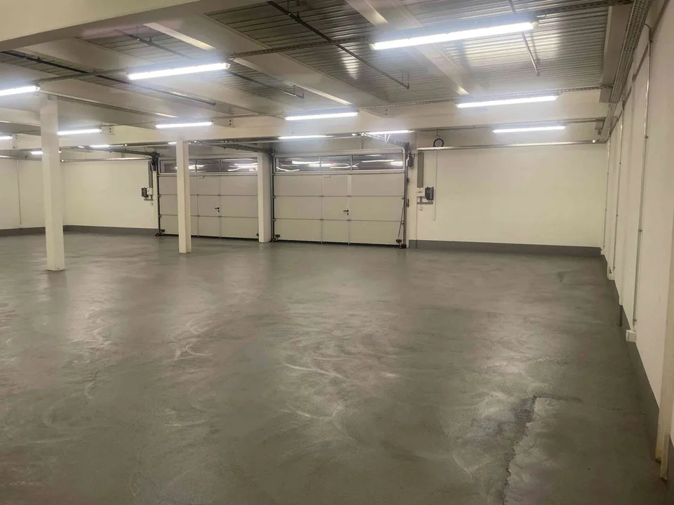 Dépot de 300m2