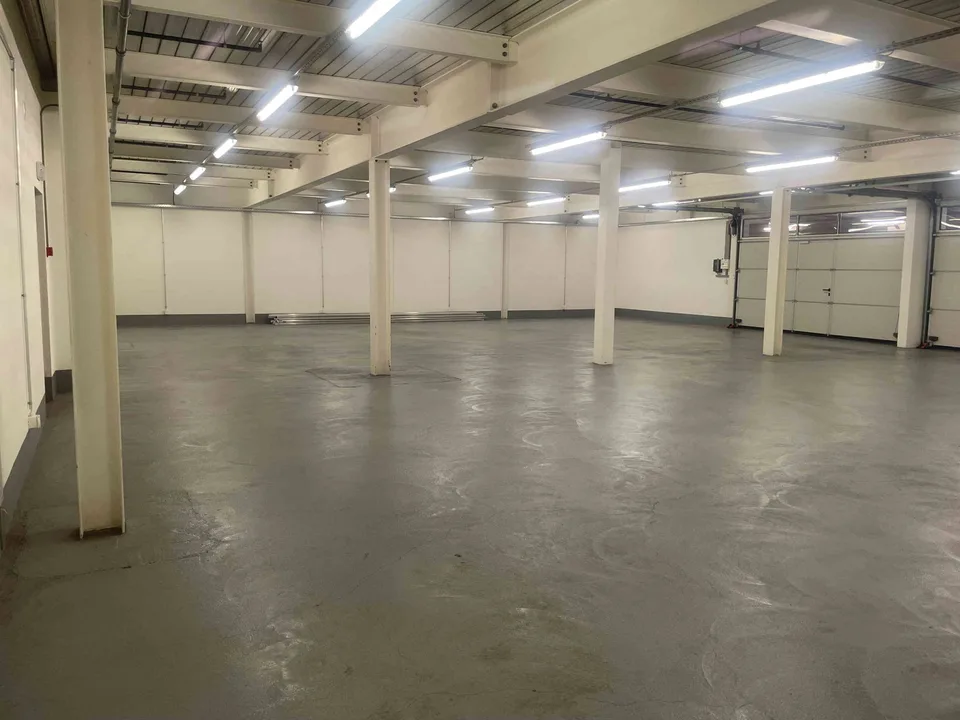 Dépot de 300m2