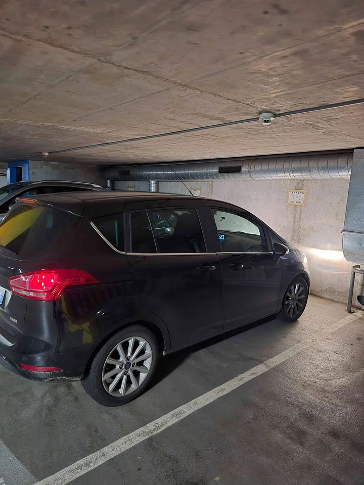 Place du parking souterrain près de Cornavin