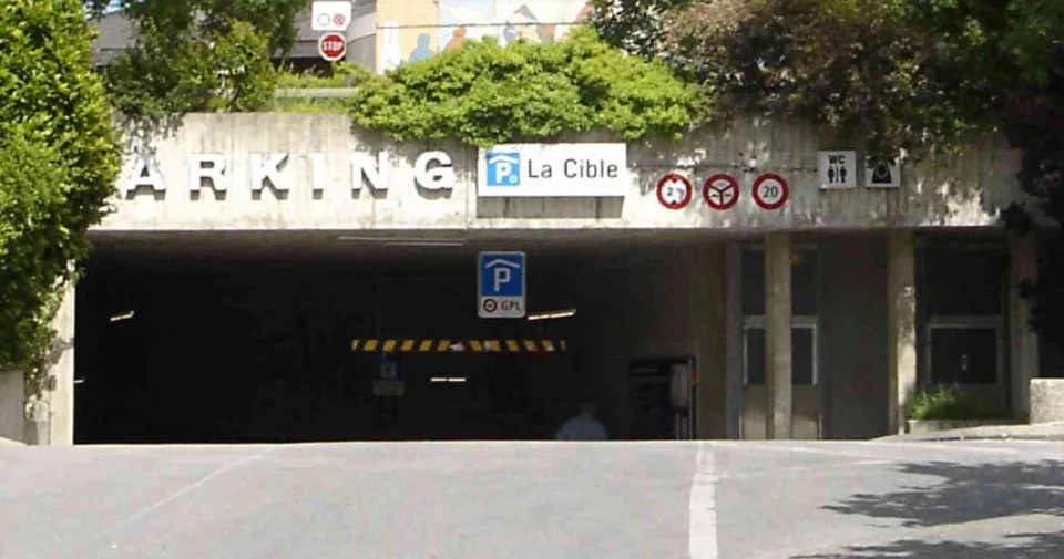 ??? Place de parking à louer ??