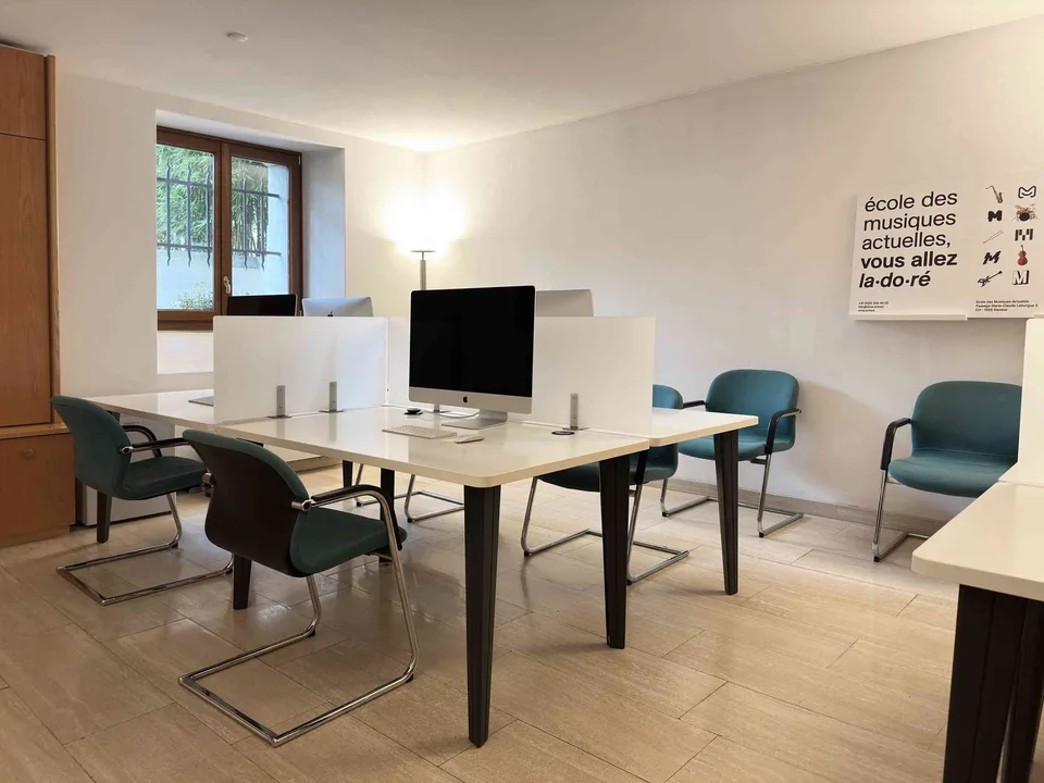 Collocation Bureau 196m2 quartier Eglise Russe