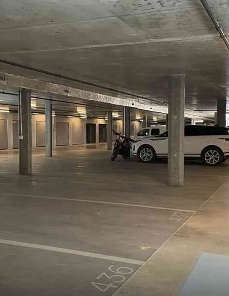 Place de parking souterraine à louer au Parc des Crêts à Troinex