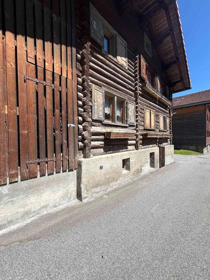 Freistehendes Einfamilienhaus mit Ausbaupotenzial: