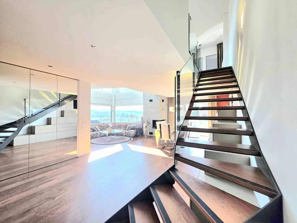 Hochwertige Maisonette-Attika mit fantastischer Aussicht