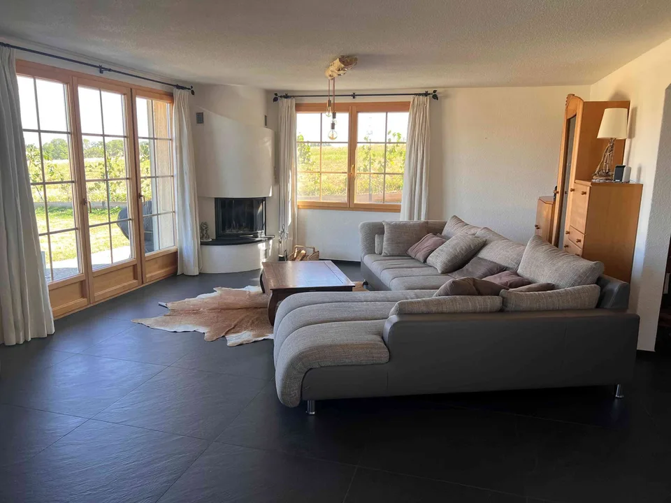 Villa individuelle rénovée de 5,5 pièces à Eclagnens