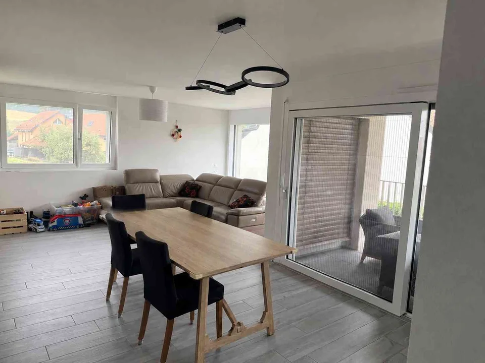 Appartement lumineux de 4,5 pièces à Marchissy