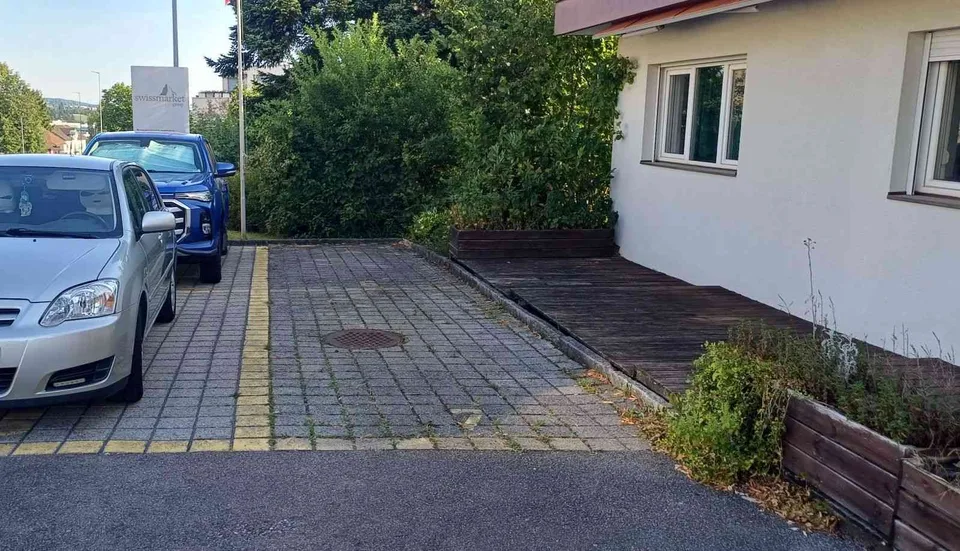 Aussenparkplatz