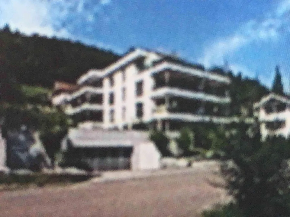 H16 AEHP Nr. 4 mit Pneu Schrank