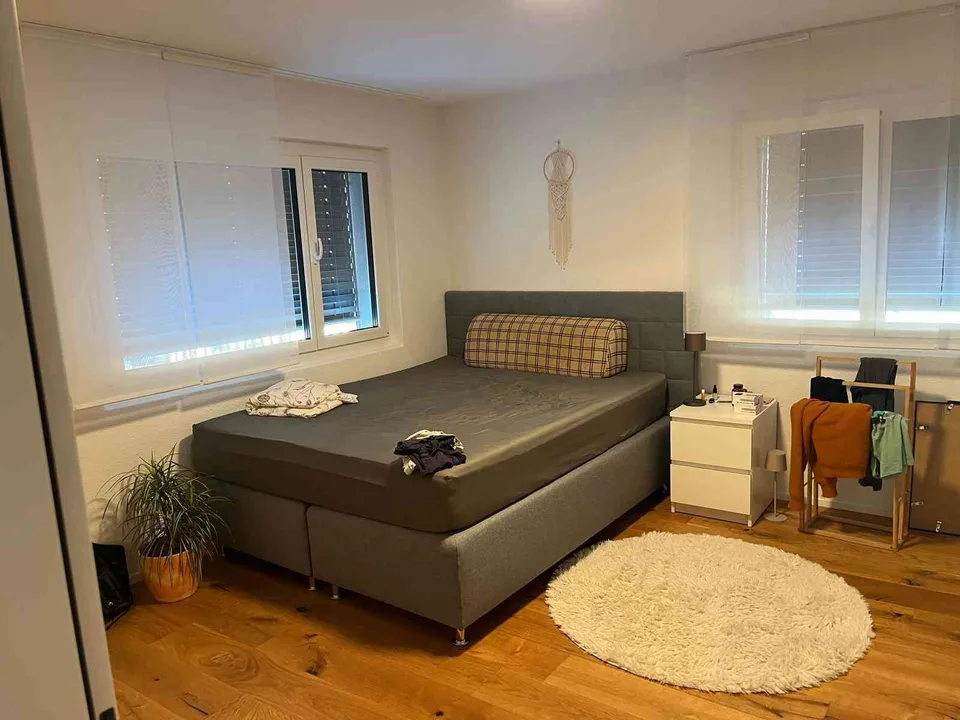 Helle 2.5-Zimmer-Attikawohnung mit großer Dachterrasse