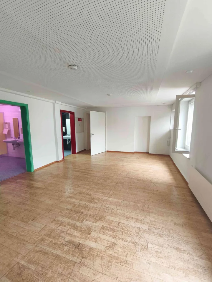 Grosse Gewerbe zu vermieten 546m2