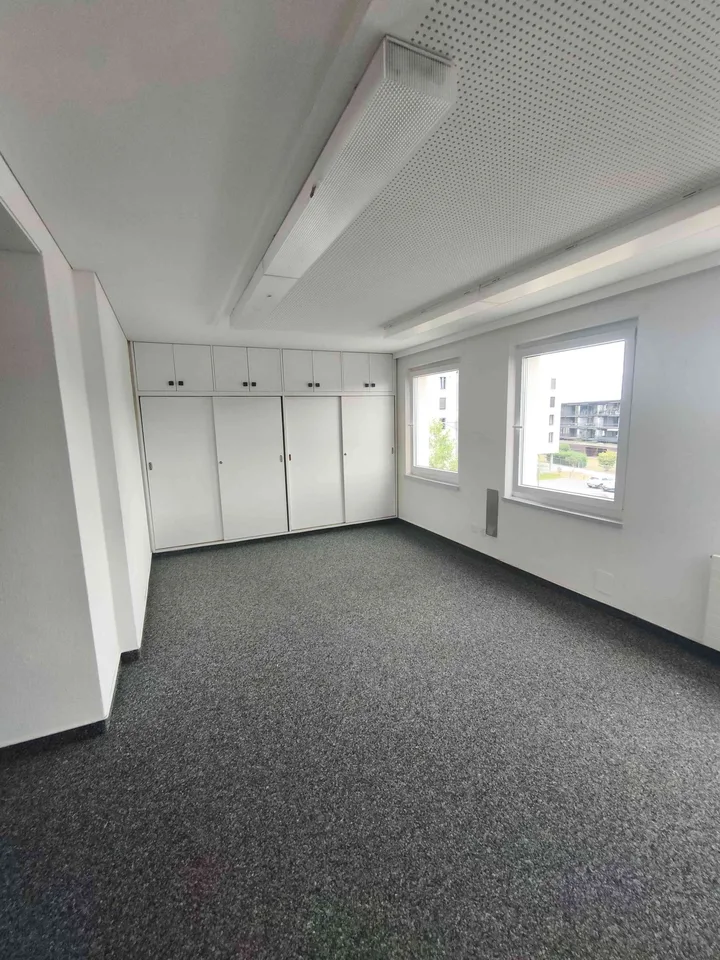 Grosse Gewerbe zu vermieten 546m2