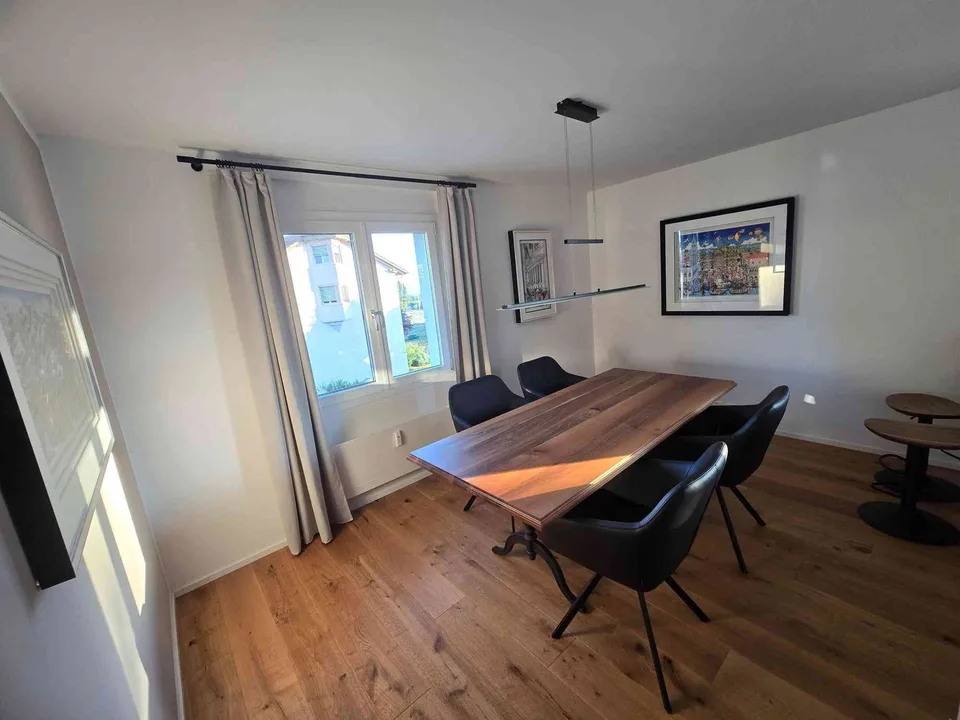 Exklusive 21/2 Zimmer Wohnung - frisch renoviert mit Blick ins Grüne