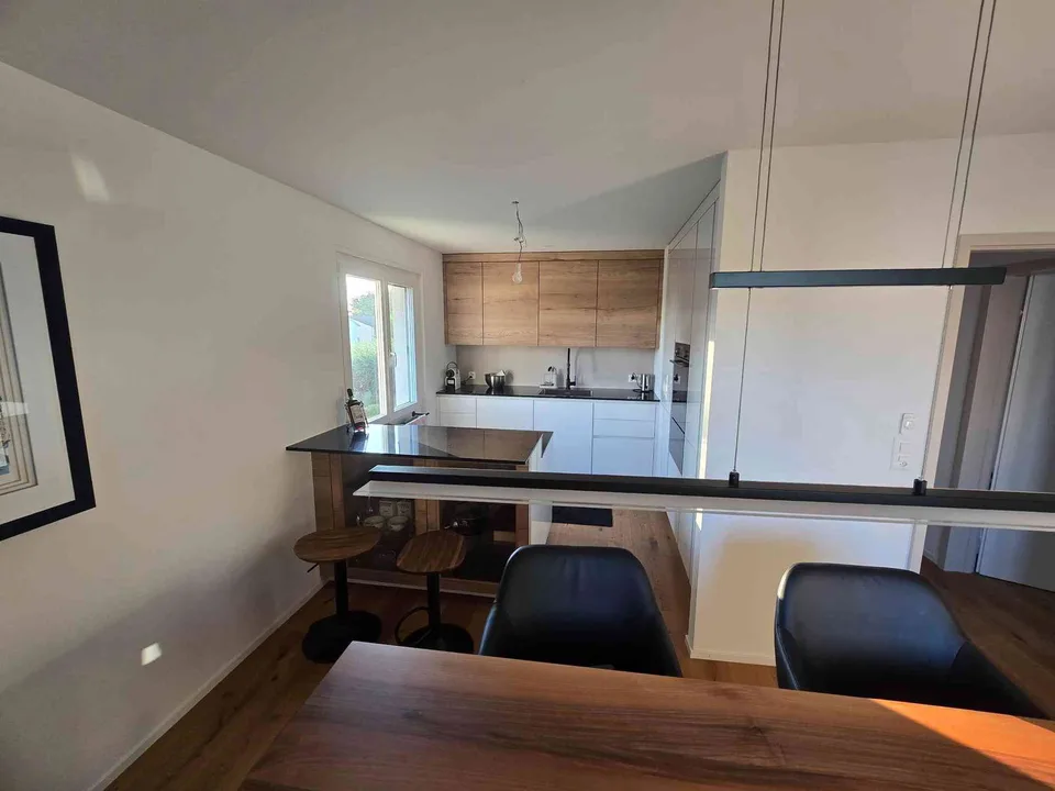 Exklusive 21/2 Zimmer Wohnung - frisch renoviert mit Blick ins Grüne