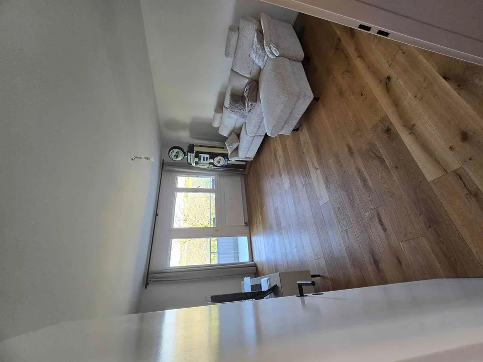 Exklusive 21/2 Zimmer Wohnung - frisch renoviert mit Blick ins Grüne