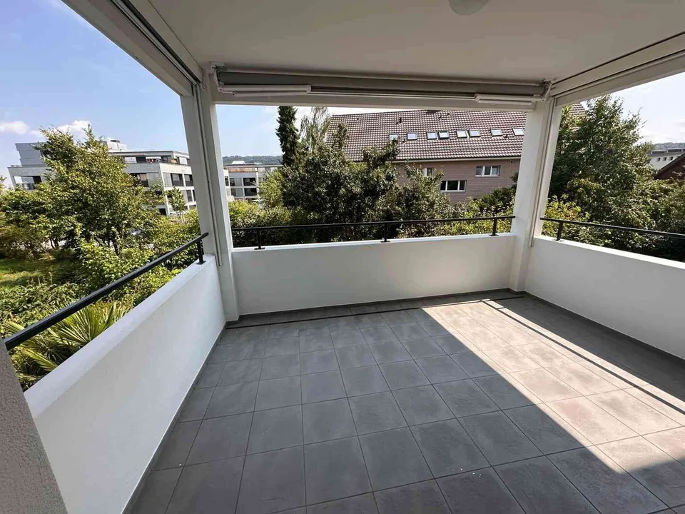Exklusive Minergie-2½-Zimmer-Wohnung mit grossem Sonnenbalkon