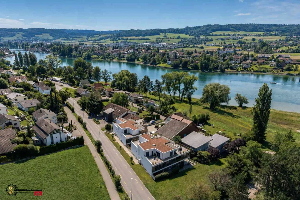 EXKLUSIVE 2.5-ZIMMER-WOHNUNG MIT GROSSEM BALKON UND RHEINBLICK
