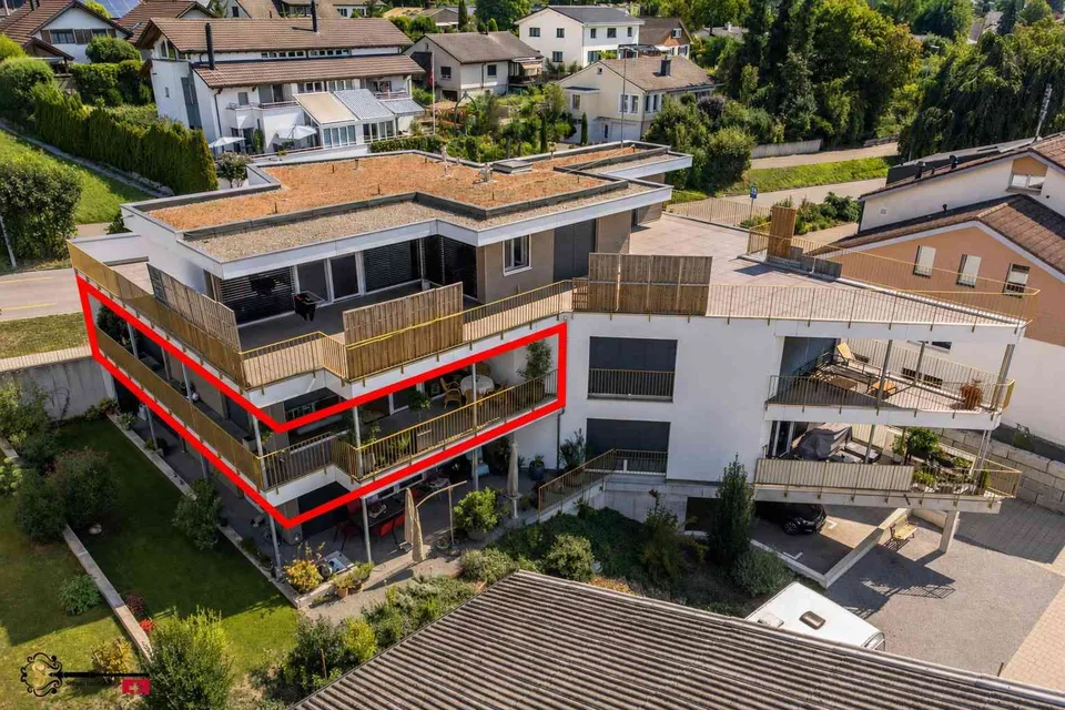 EXKLUSIVE 2.5-ZIMMER-WOHNUNG MIT GROSSEM BALKON UND RHEINBLICK