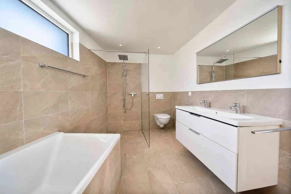 EXKLUSIVE 2.5-ZIMMER-WOHNUNG MIT GROSSER TERRASSE UND RHEINBLICK