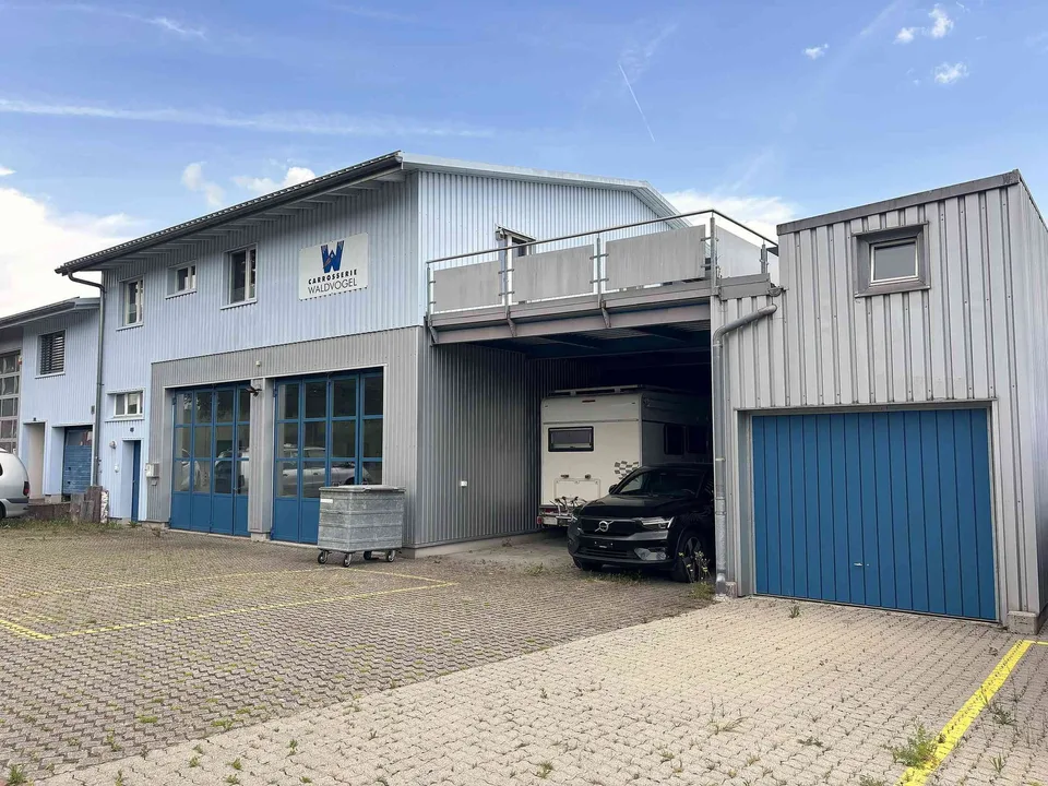 Werkstatt, Garage, Büro & Lager mit viel Aussenfläche - Sofort Nutzbar