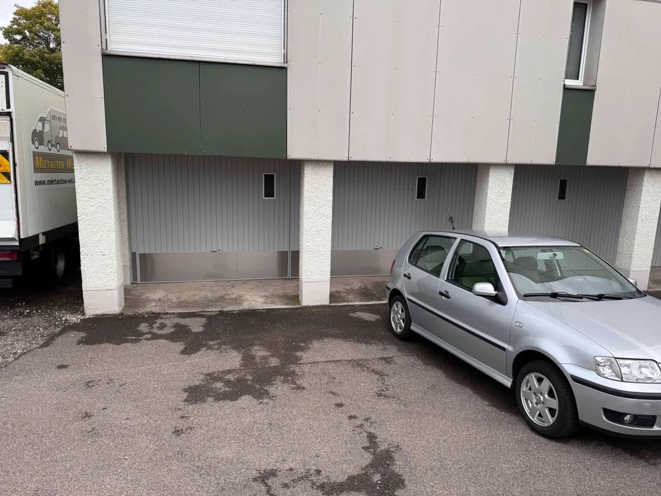 Einzelgarage (box) und 10m Vorplatz zu vermieten