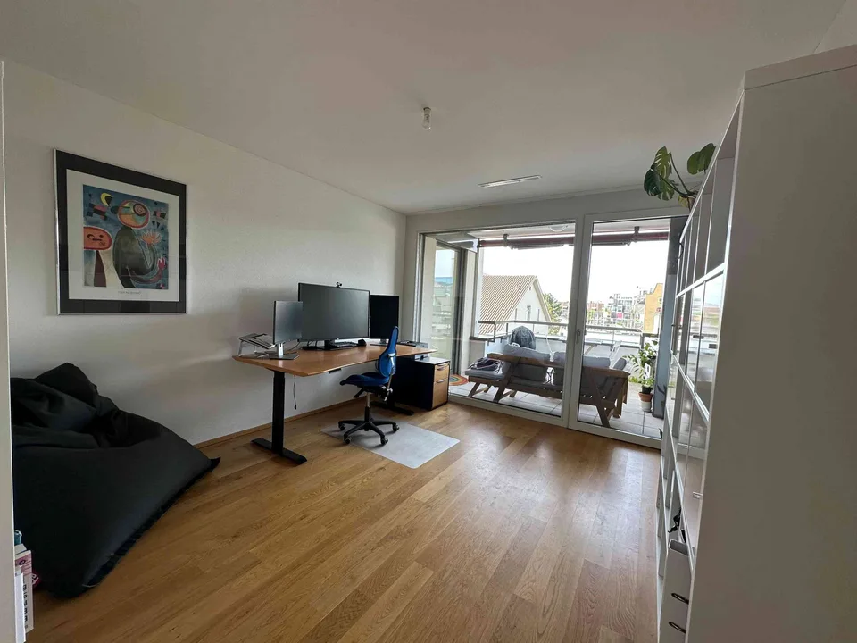Helles 16 m² WG-Zimmer in moderner 3.5-Zimmer-Wohnung