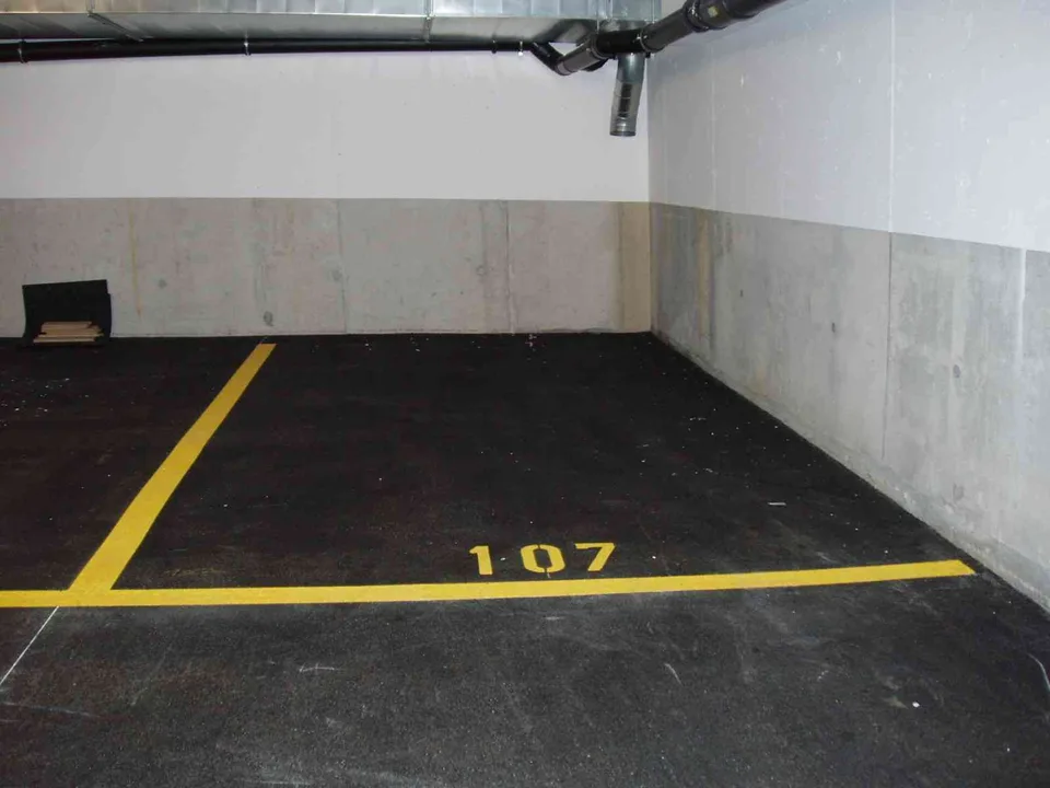 Zu vermieten Autoeinstellplatz in Tiefgarage in Volketswil