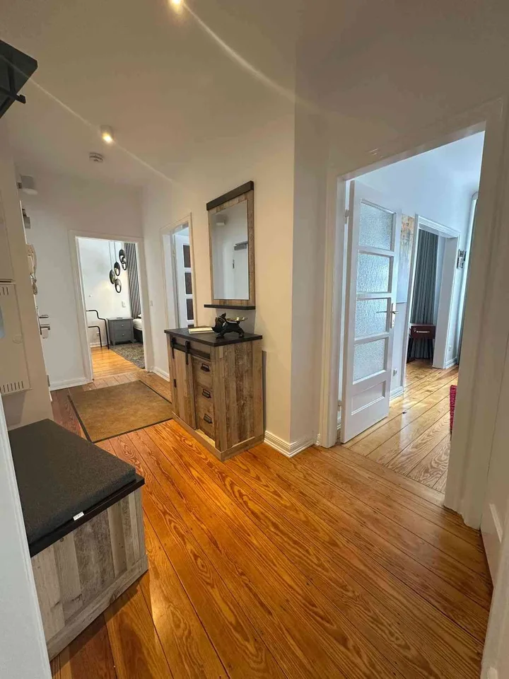 Frisch renovierte und eingerichtete Wohnung
