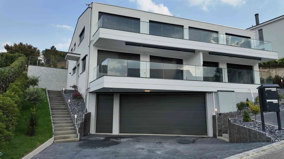 Elegantes 5.5-Zimmer-Einfamilienhaus – Erstbezug mit hochwertiger Auss