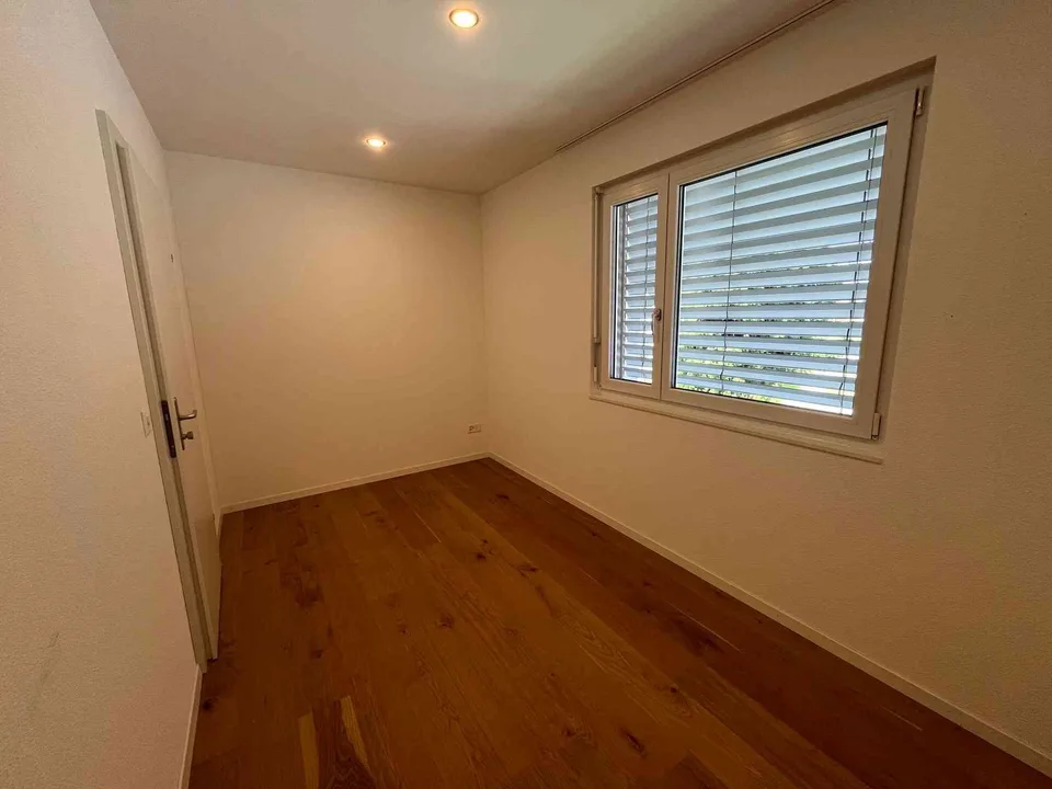 Modernes Studio/Büro (33.5 m²) an Top-Sichtlage in Aesch LU – am Bach