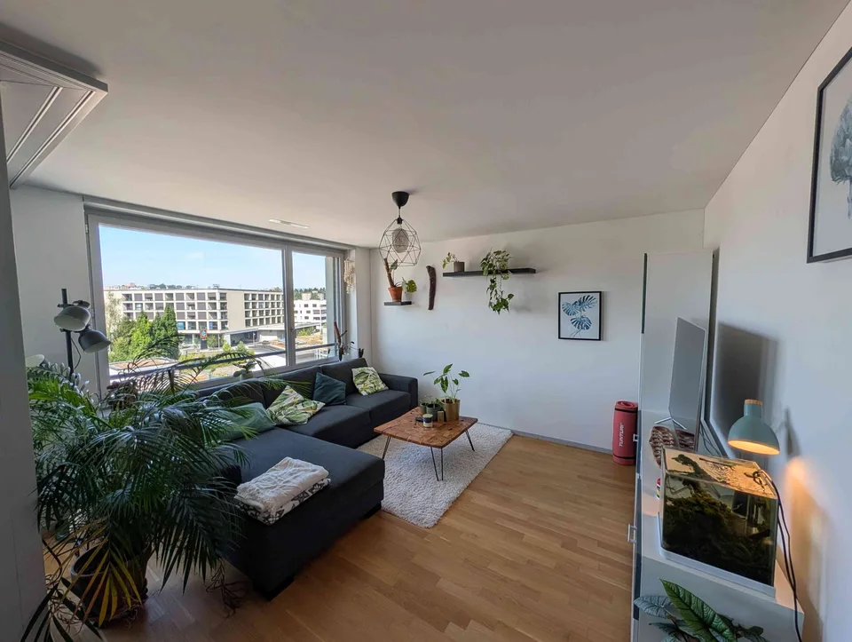 Möblierte 2.5-Zimmer-Wohnung mit Aussicht und Parkplatz
